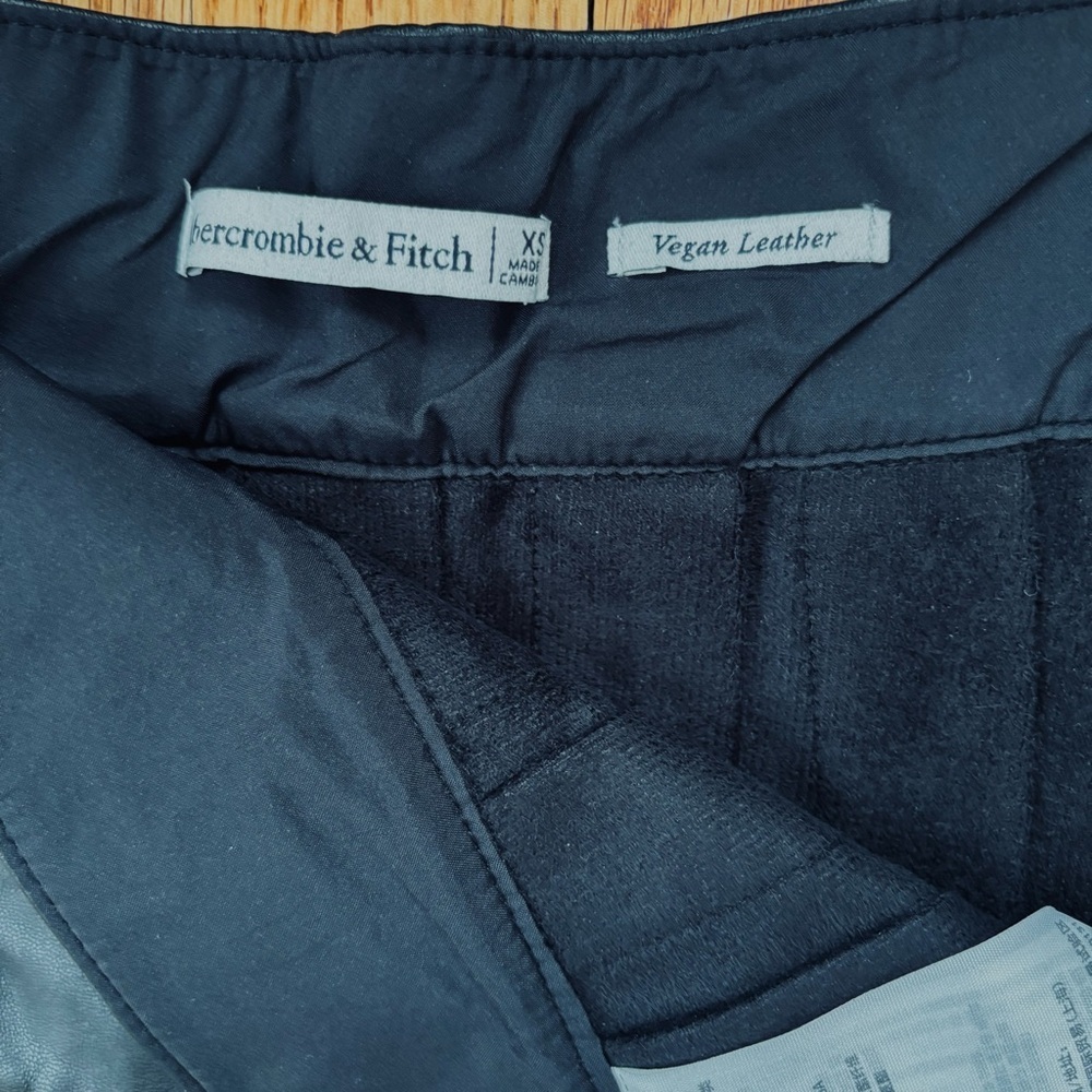 Abercrombie & Fitch vegan leather black pleated preppy mini skirt women XS / W26 - Picture 11 of 16